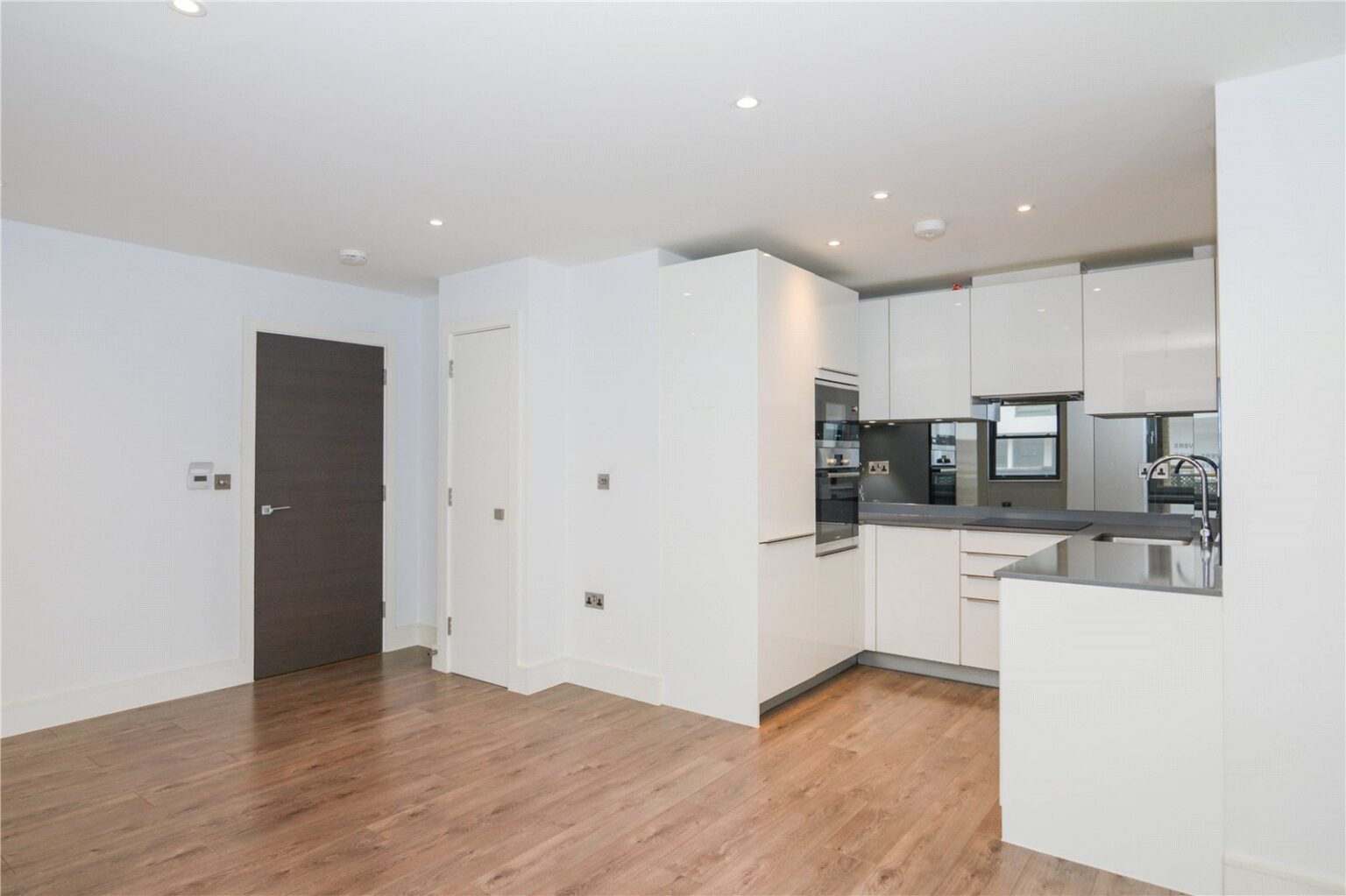 Spring Grove, London, W4 gallery 2