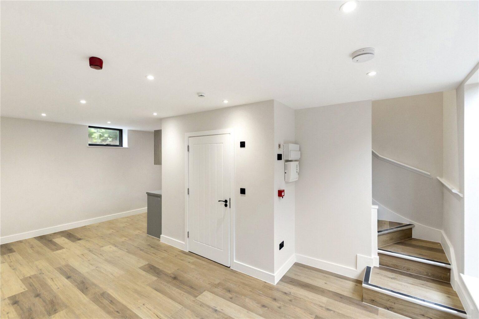 Plough Lane, Teddington, TW11 gallery 3