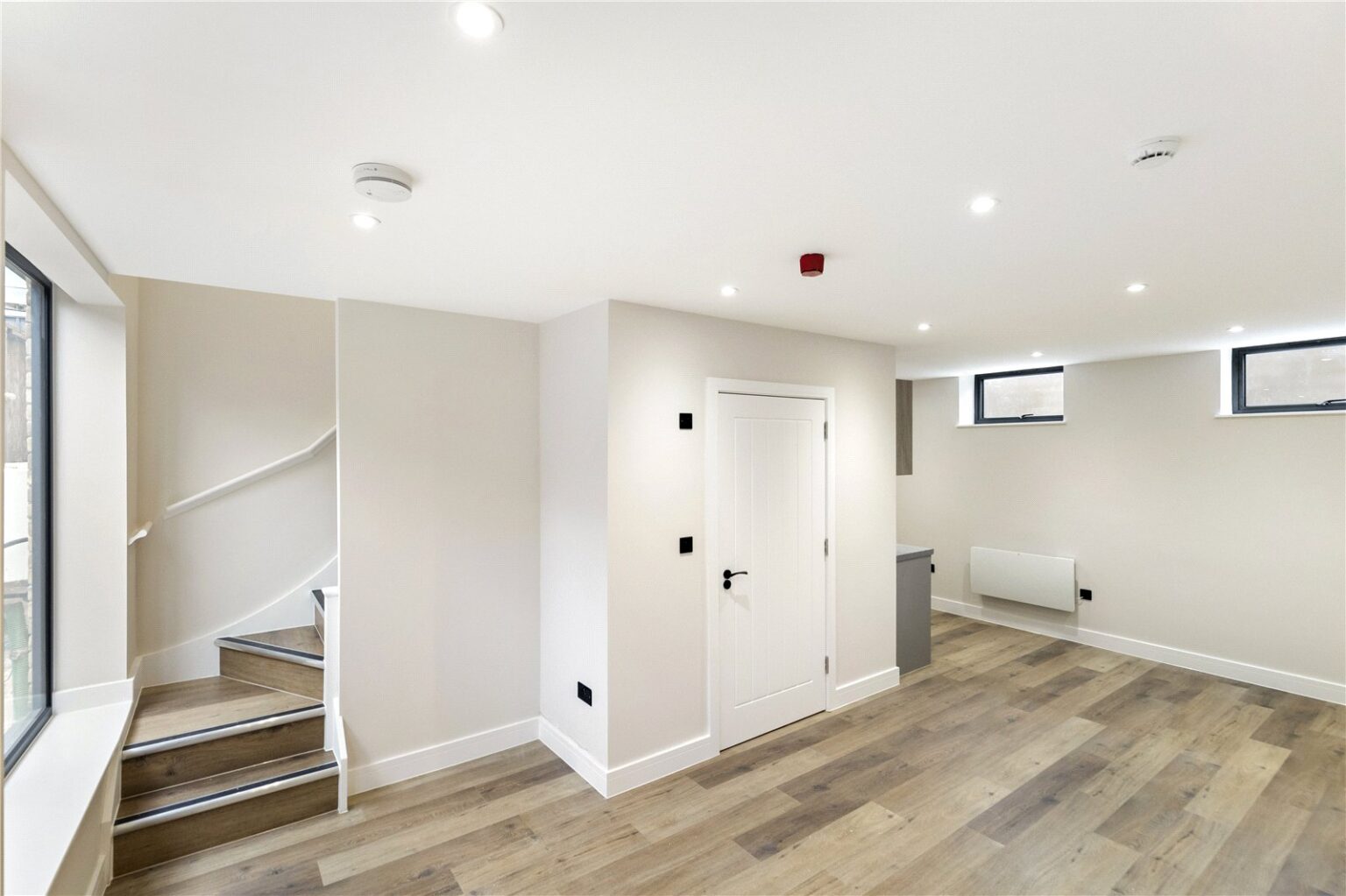 Plough Lane, Teddington, TW11 gallery 3