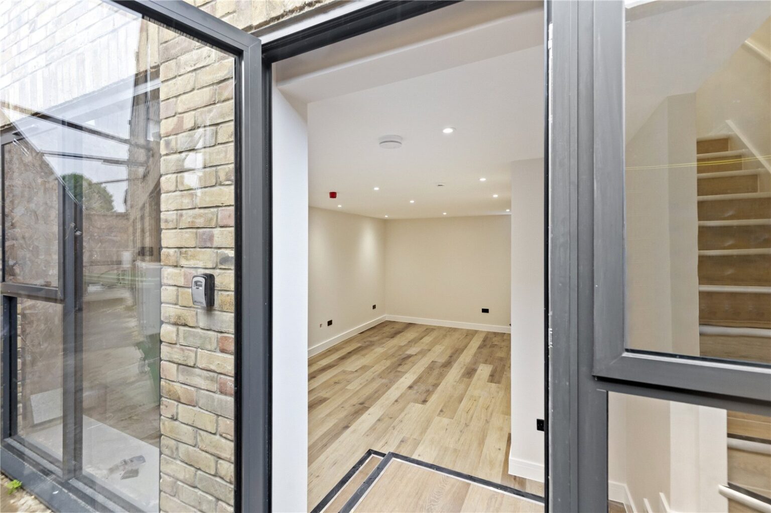 Plough Lane, Teddington, TW11 gallery 5