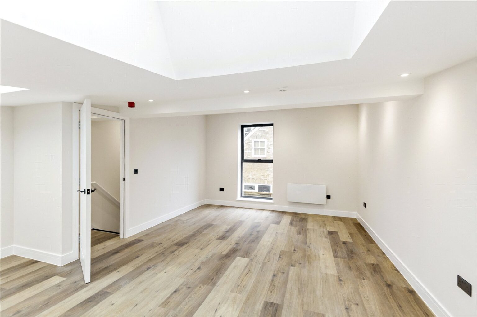 Plough Lane, Teddington, TW11 gallery 3