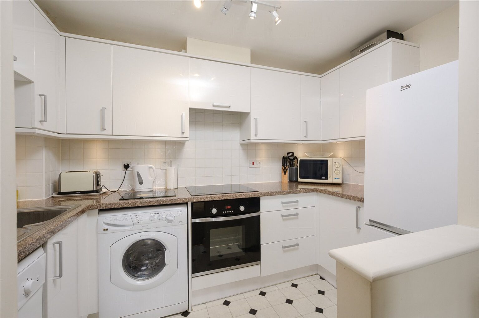 Regents Court, Sopwith Way, KT2 gallery 8