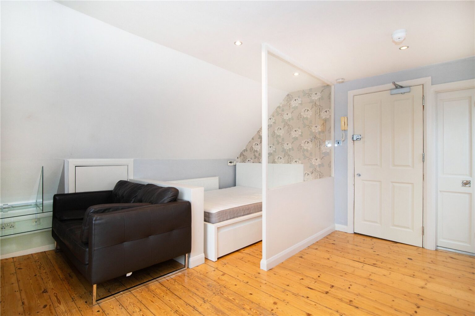 Kew Gardens Road, Richmond, TW9 gallery 2