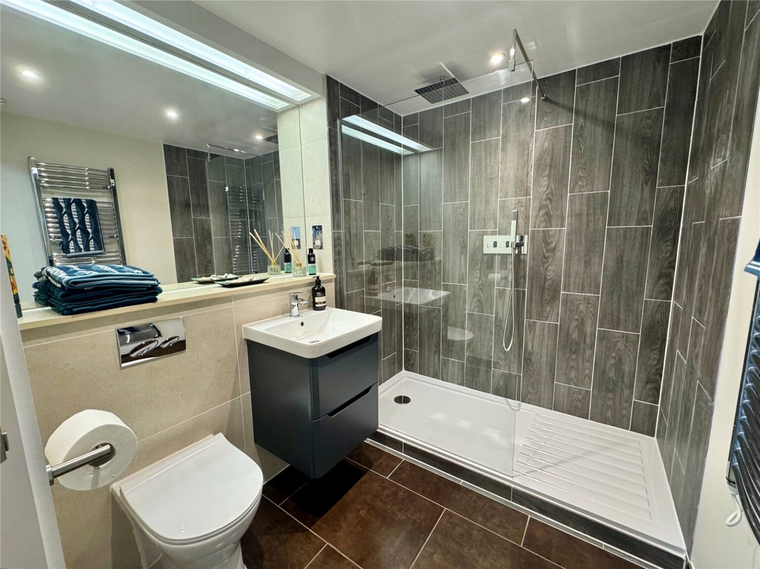 Southmead Gardens, Teddington, TW11 gallery 5