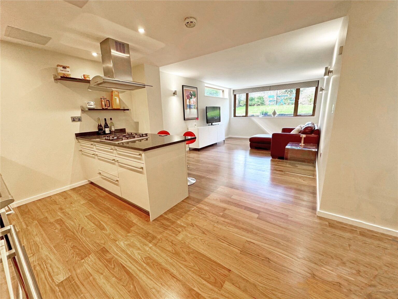 Southmead Gardens, Teddington, TW11 gallery 3