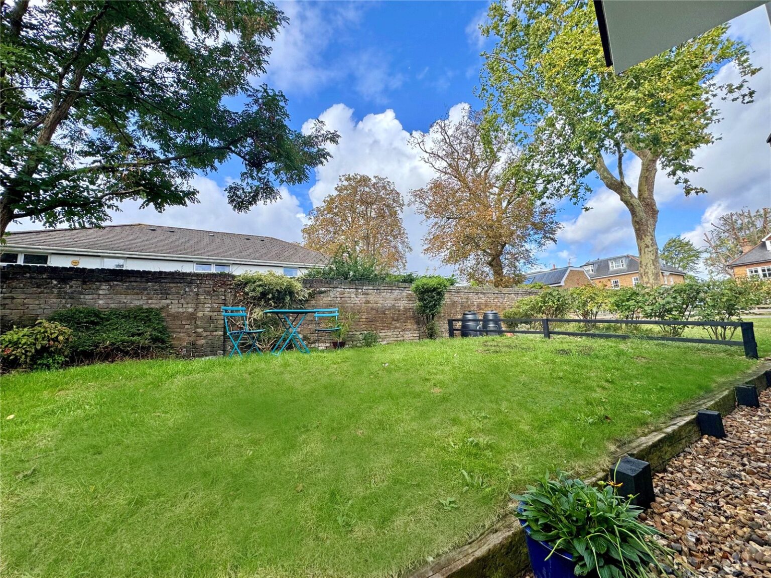 Southmead Gardens, Teddington, TW11 gallery 2