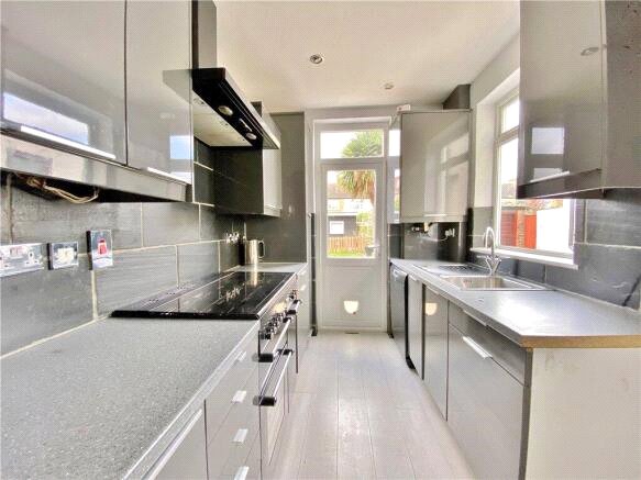 Alton Gardens, Twickenham, TW2 gallery 6