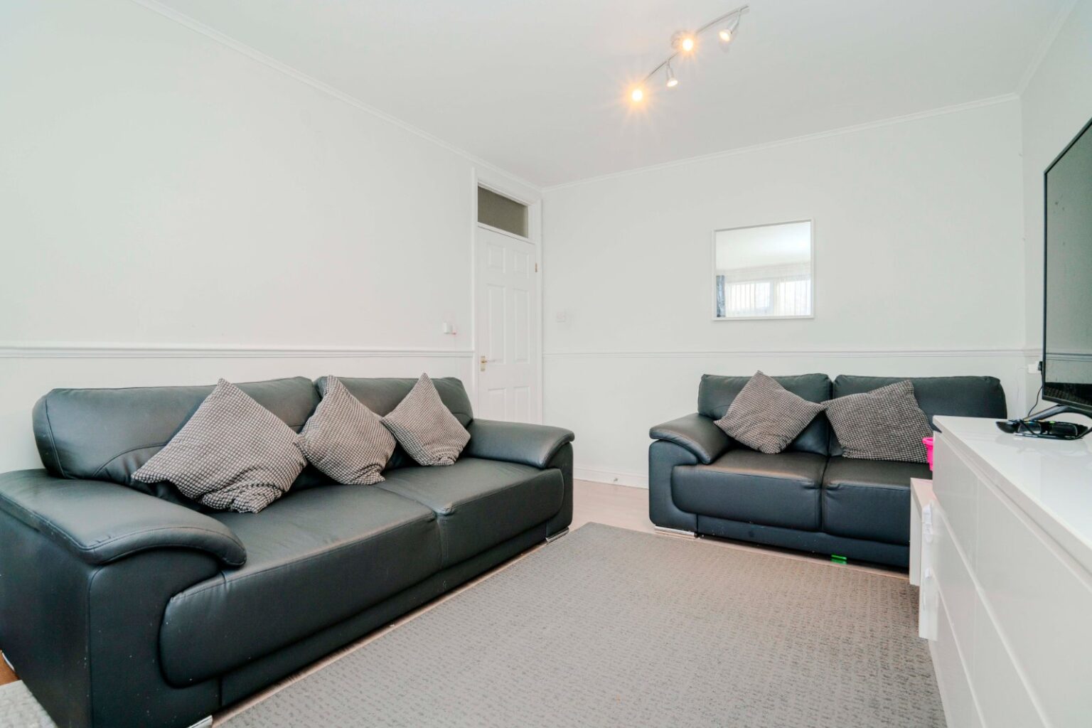 Bucklands Road, Teddington, TW11 gallery 3