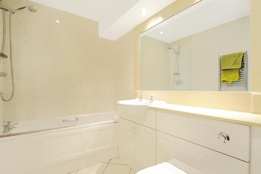 Royal Quarter, Seven Kings Way, Kingston upon Thames, KT2 gallery 4