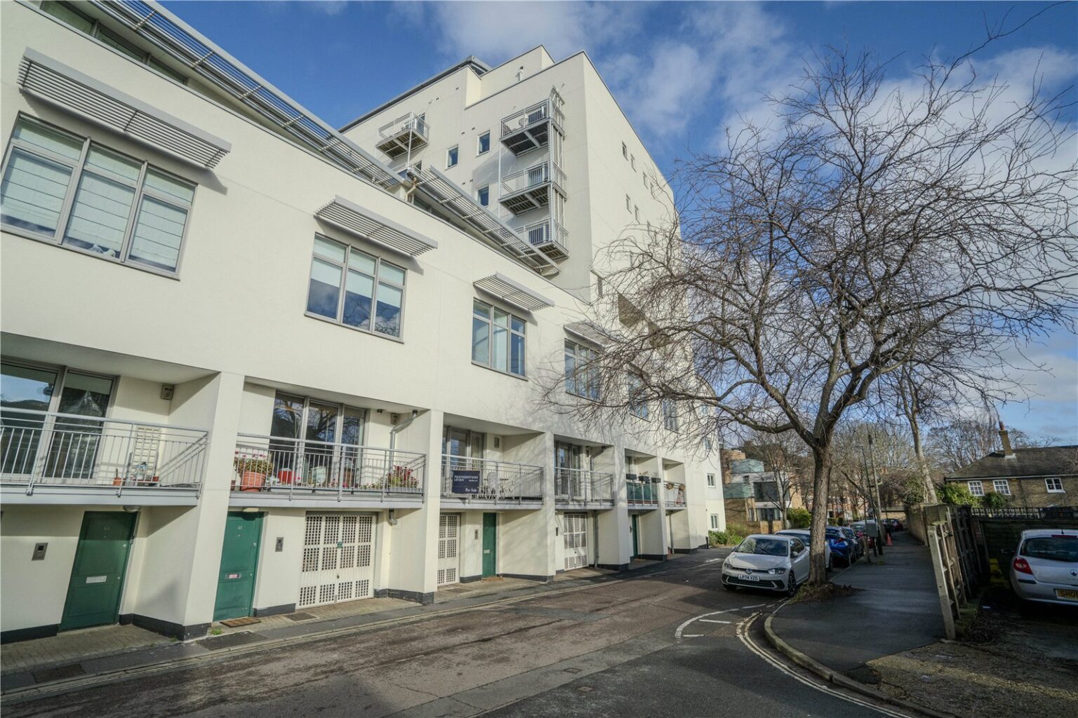 Vineyard Path, London, SW14 gallery 1