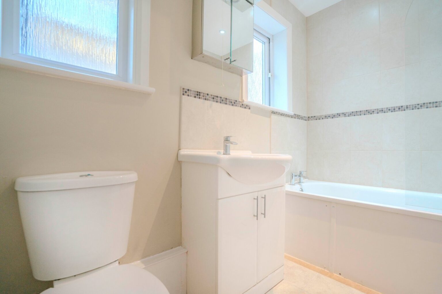 Oxford Road, Teddington, TW11 gallery 5