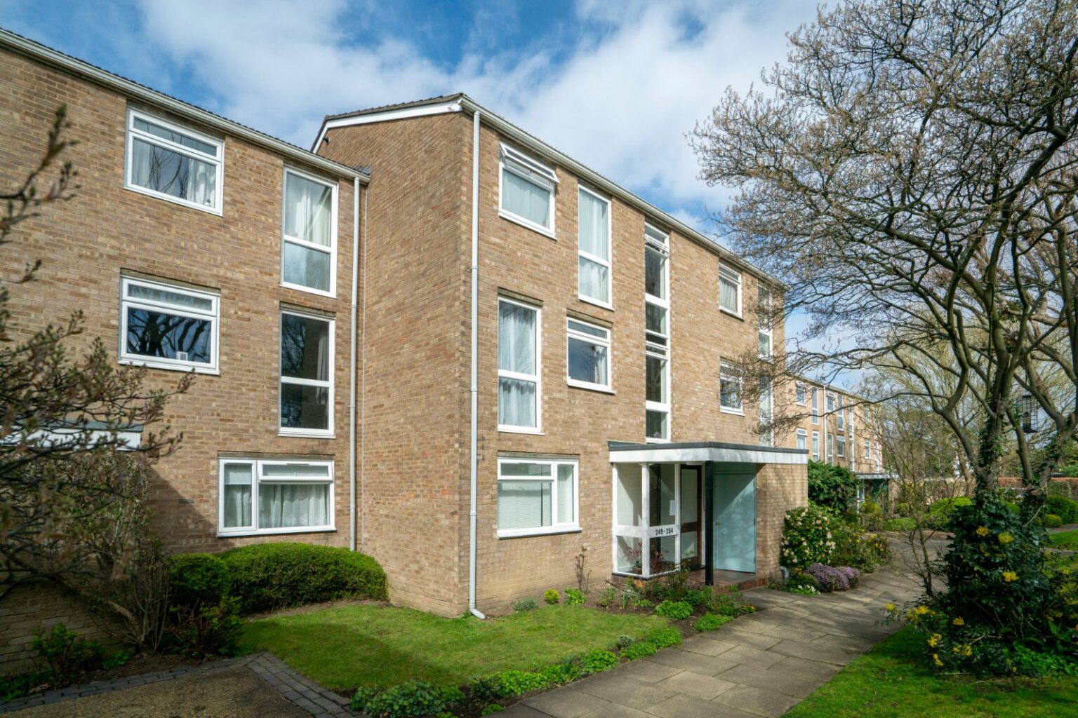 Harrowdene Gardens, Teddington, TW11 gallery 1