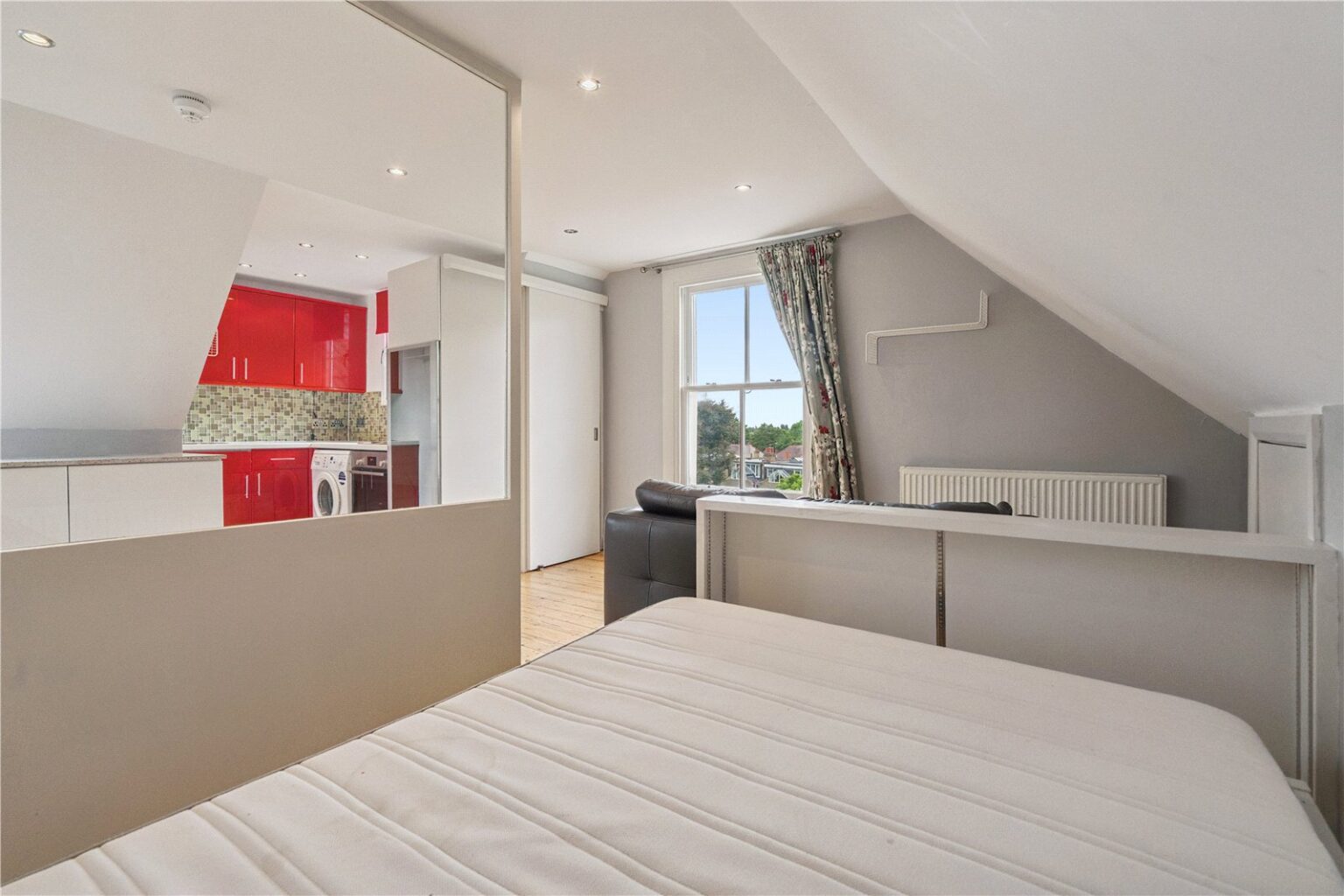 Kew Gardens Road, Richmond, TW9 gallery 3