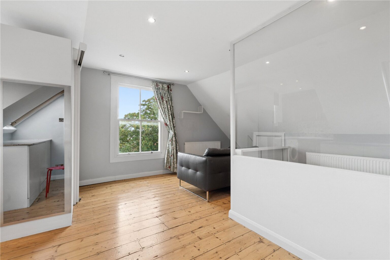 Kew Gardens Road, Richmond, TW9 gallery 2