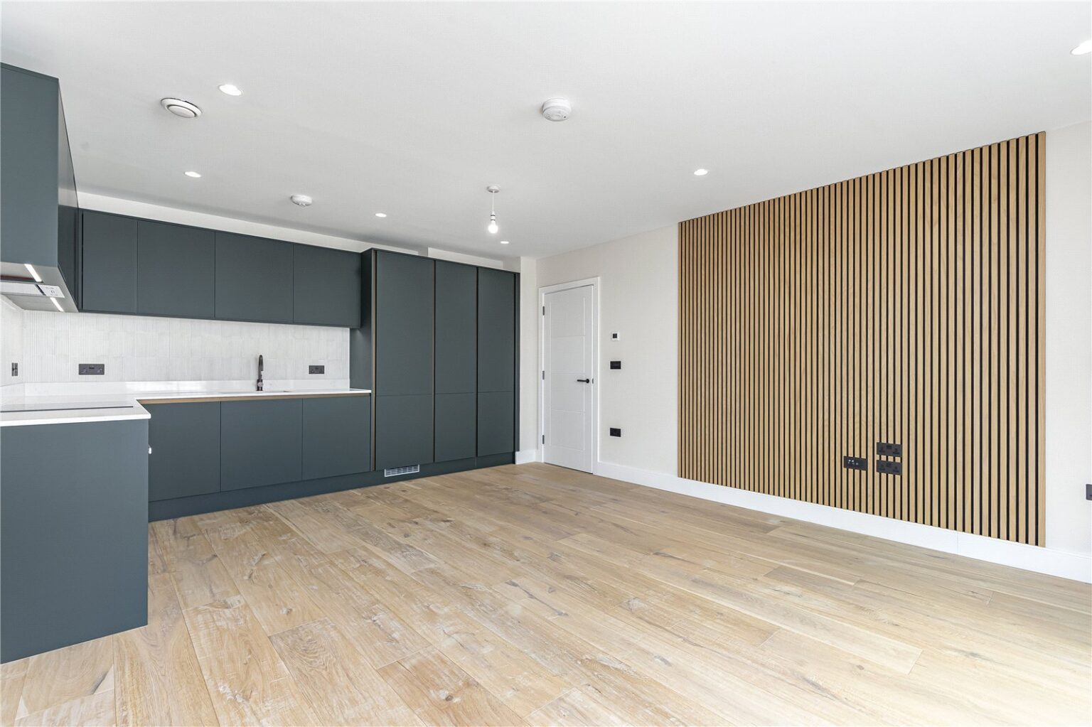 Priests Bridge, East Sheen, SW14 gallery 2